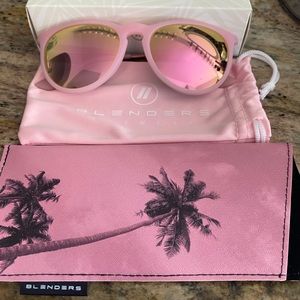 Blenders Sunglasses - Guava Queen incl 2 cases